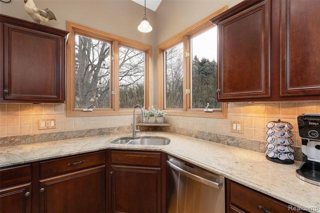 3731 Lake Forest Drive, Sterling Heights, MI 48314