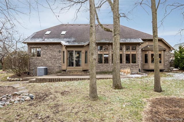 3731 Lake Forest Drive, Sterling Heights, MI 48314