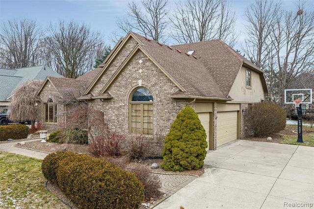 3731 Lake Forest Drive, Sterling Heights, MI 48314