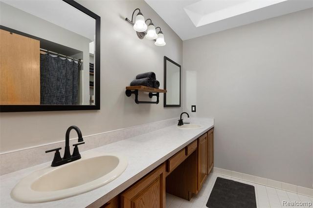 3731 Lake Forest Drive, Sterling Heights, MI 48314