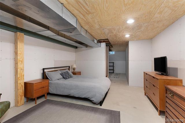 3731 Lake Forest Drive, Sterling Heights, MI 48314