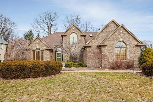 3731 Lake Forest Drive, Sterling Heights, MI 48314