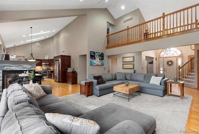 3731 Lake Forest Drive, Sterling Heights, MI 48314