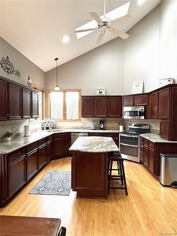 3731 Lake Forest Drive, Sterling Heights, MI 48314