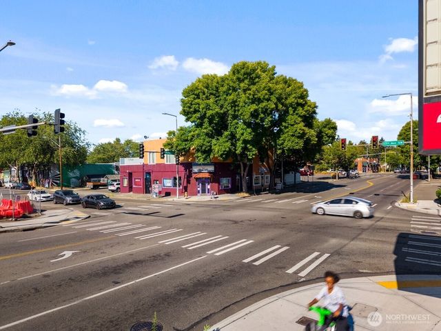 1620 SW Roxbury Street, Seattle, WA 98106
