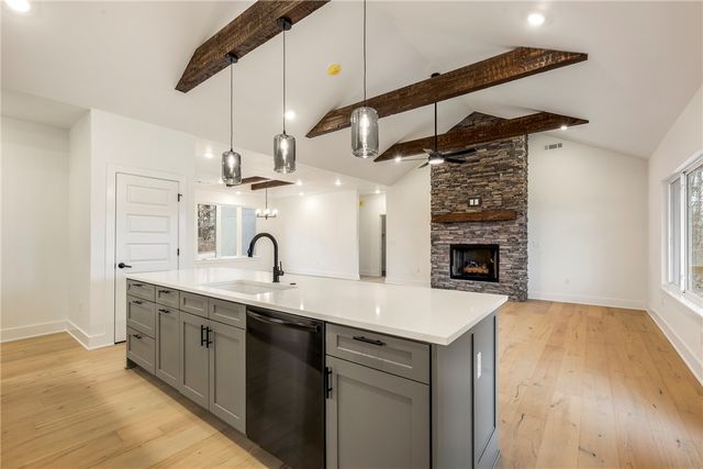 21 Shefford Lane, Bella Vista, AR 72714