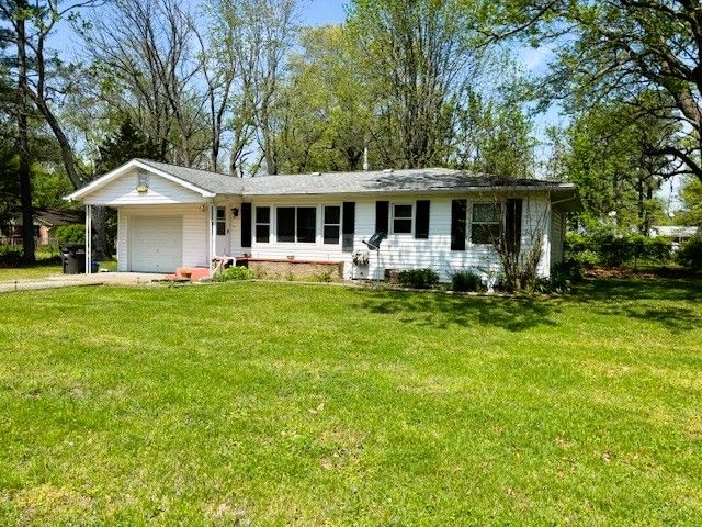 1518 E Grand Avenue, Carbondale, IL 62901