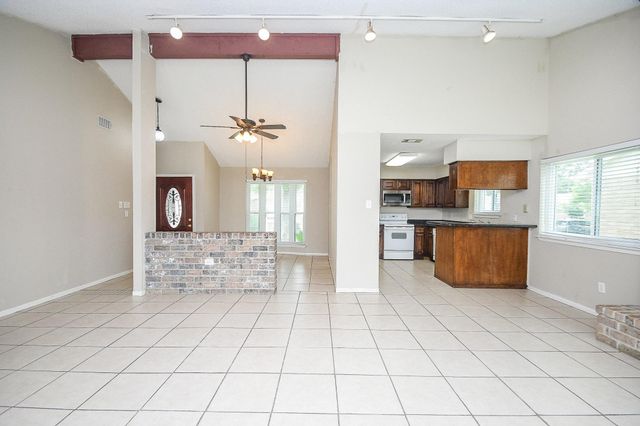 2014 First Crossing Boulevard, Sugar Land, TX 77478