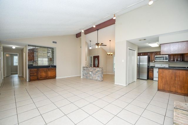 2014 First Crossing Boulevard, Sugar Land, TX 77478