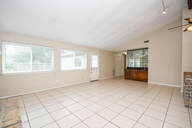 2014 First Crossing Boulevard, Sugar Land, TX 77478