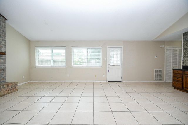 2014 First Crossing Boulevard, Sugar Land, TX 77478