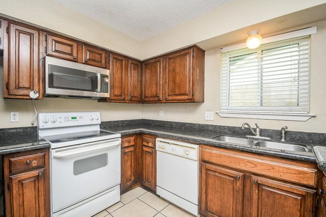 2014 First Crossing Boulevard, Sugar Land, TX 77478