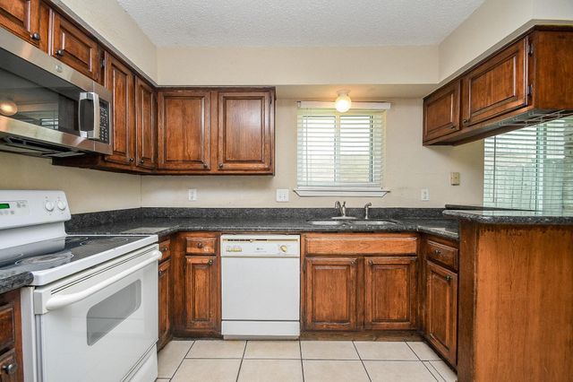 2014 First Crossing Boulevard, Sugar Land, TX 77478