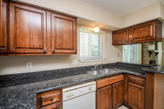 2014 First Crossing Boulevard, Sugar Land, TX 77478