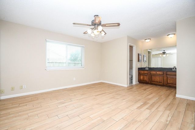 2014 First Crossing Boulevard, Sugar Land, TX 77478