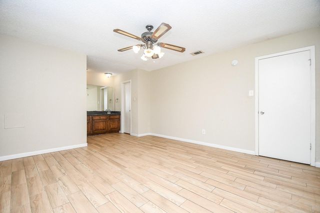 2014 First Crossing Boulevard, Sugar Land, TX 77478