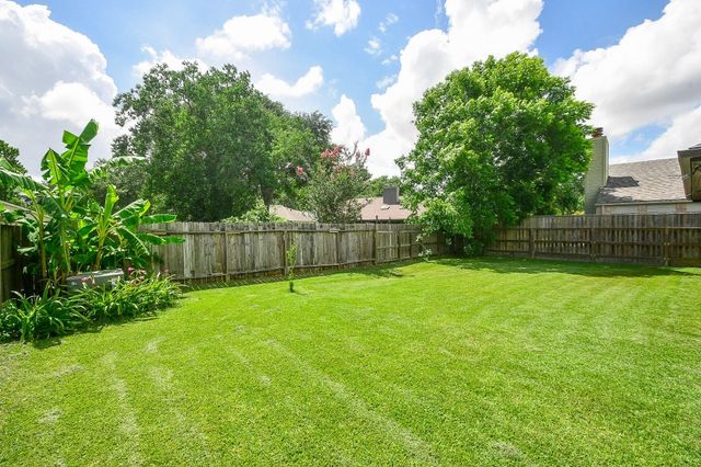 2014 First Crossing Boulevard, Sugar Land, TX 77478