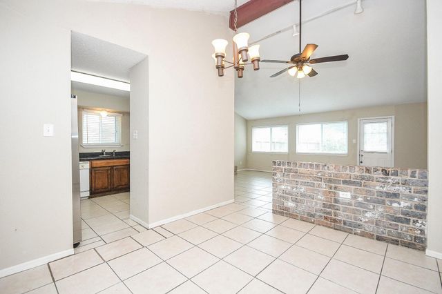 2014 First Crossing Boulevard, Sugar Land, TX 77478