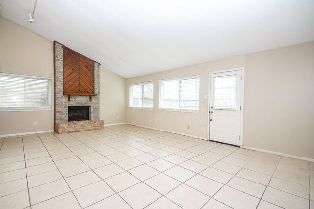 2014 First Crossing Boulevard, Sugar Land, TX 77478