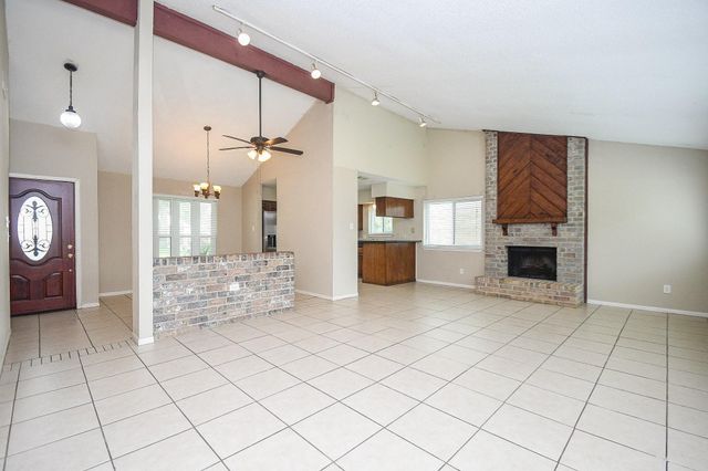 2014 First Crossing Boulevard, Sugar Land, TX 77478