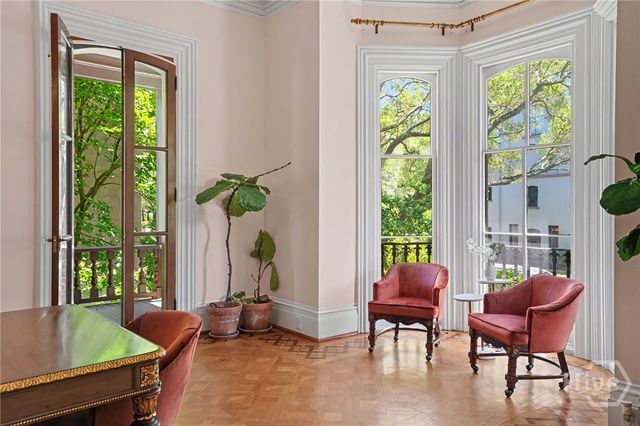 110 W Gaston Street, Savannah, GA 31401