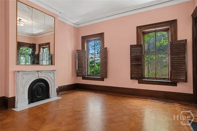110 W Gaston Street, Savannah, GA 31401