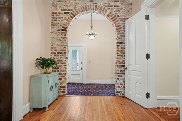 110 W Gaston Street, Savannah, GA 31401