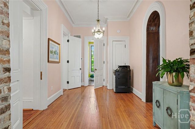 110 W Gaston Street, Savannah, GA 31401