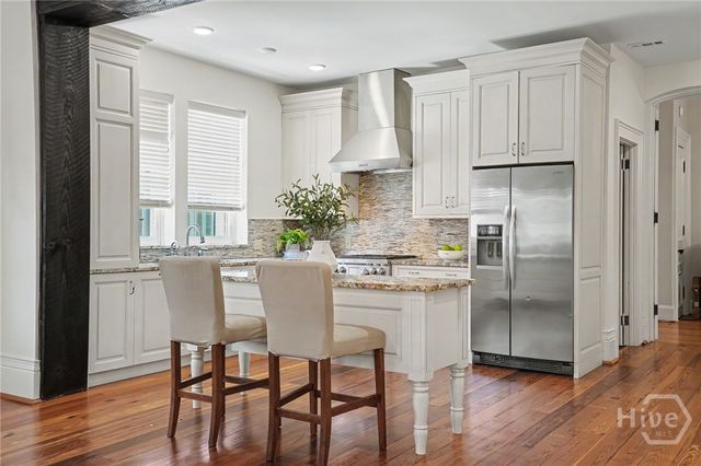 110 W Gaston Street, Savannah, GA 31401