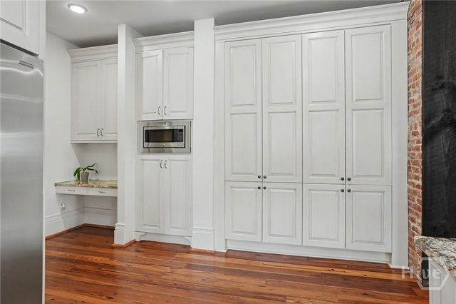 110 W Gaston Street, Savannah, GA 31401