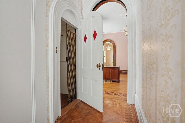 110 W Gaston Street, Savannah, GA 31401
