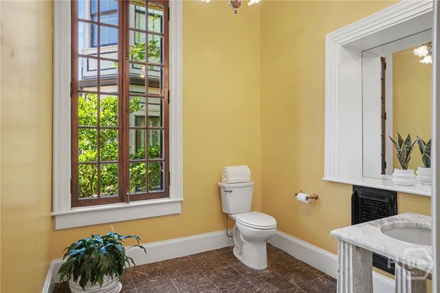 110 W Gaston Street, Savannah, GA 31401