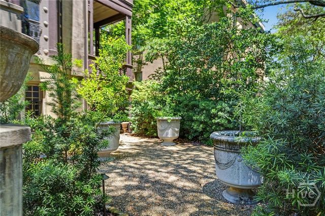 110 W Gaston Street, Savannah, GA 31401