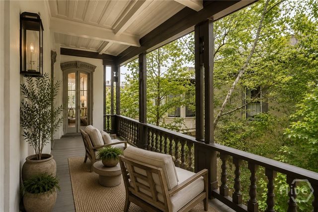 110 W Gaston Street, Savannah, GA 31401