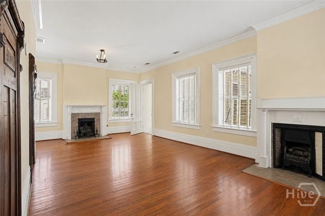 110 W Gaston Street, Savannah, GA 31401