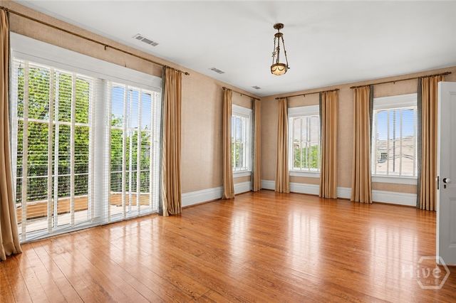 110 W Gaston Street, Savannah, GA 31401