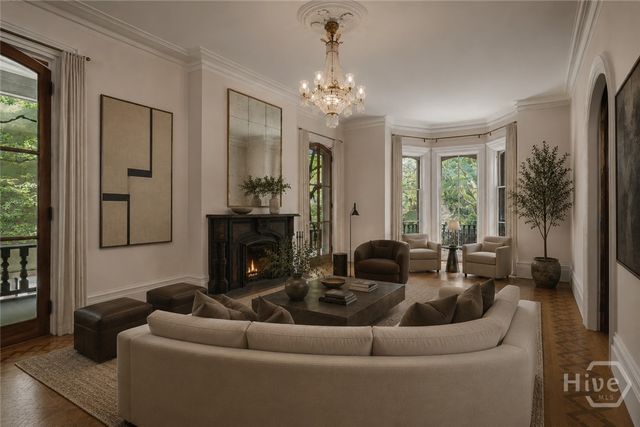 110 W Gaston Street, Savannah, GA 31401