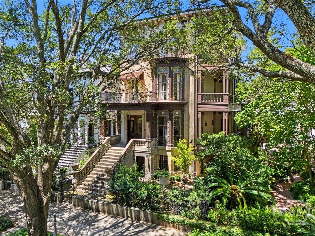 110 W Gaston Street, Savannah, GA 31401