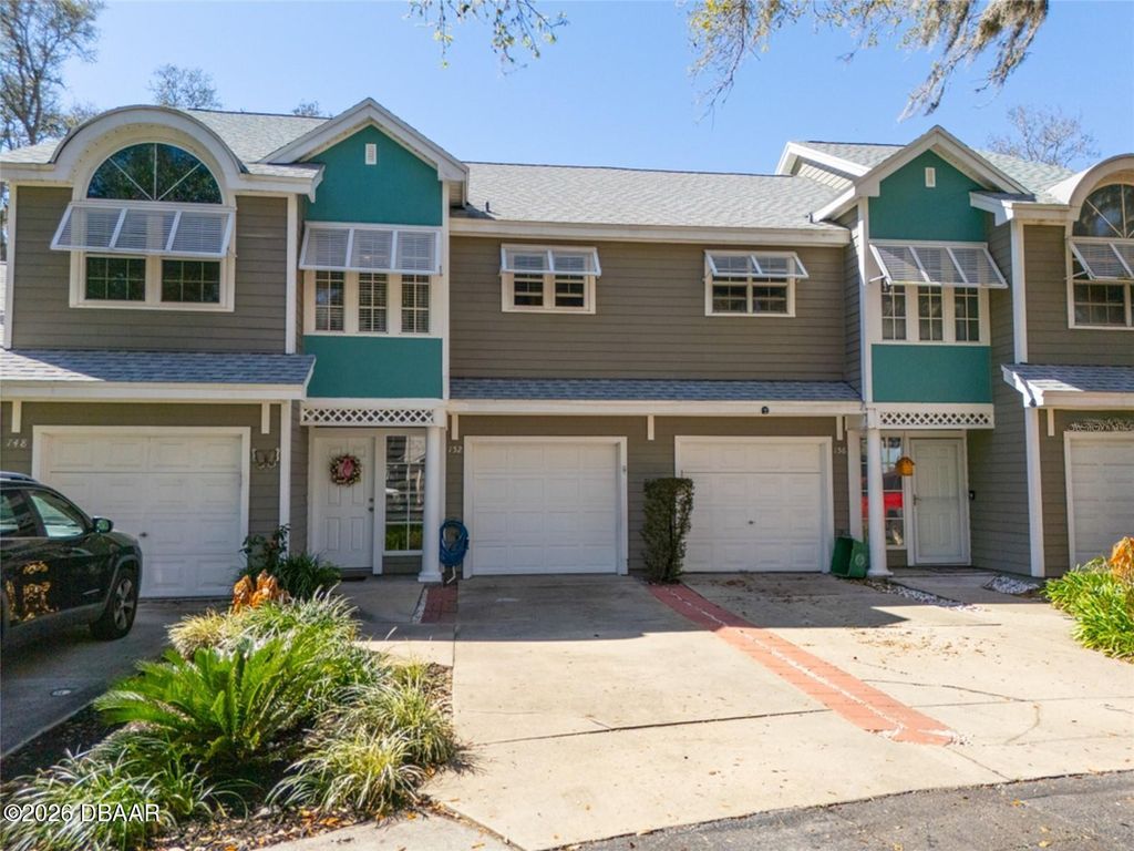 152 Grand Oaks Circle, Daytona Beach, FL 32114