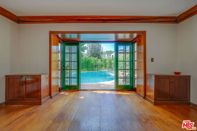 805 N Bedford Drive, Beverly Hills, CA 90210