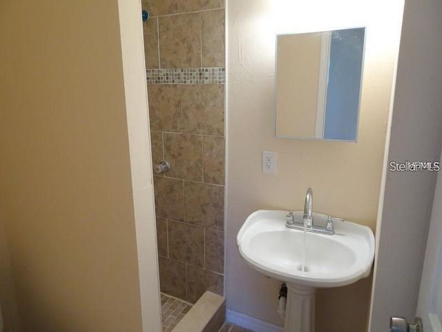 601 BANANA STREET, Tarpon Springs, FL 34689