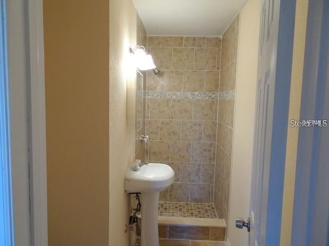 601 BANANA STREET, Tarpon Springs, FL 34689