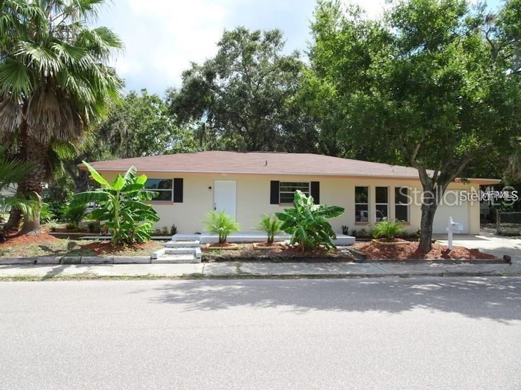 601 BANANA STREET, Tarpon Springs, FL 34689