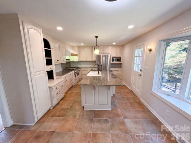 1030 Mclaughlin Drive, Charlotte, NC 28212