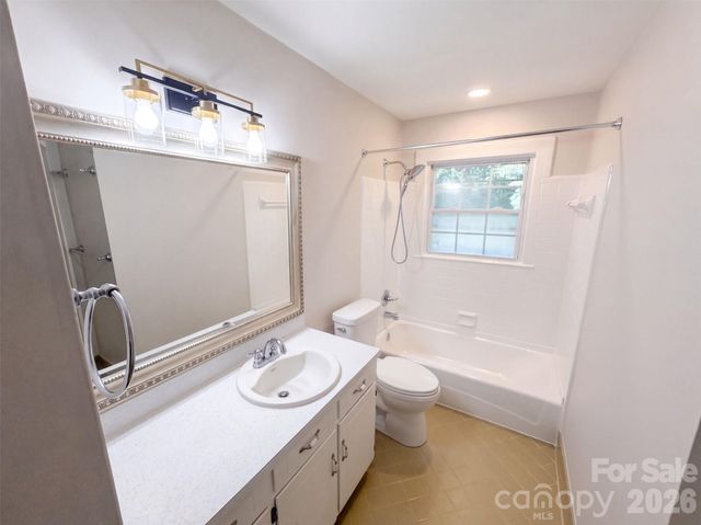 1030 Mclaughlin Drive, Charlotte, NC 28212