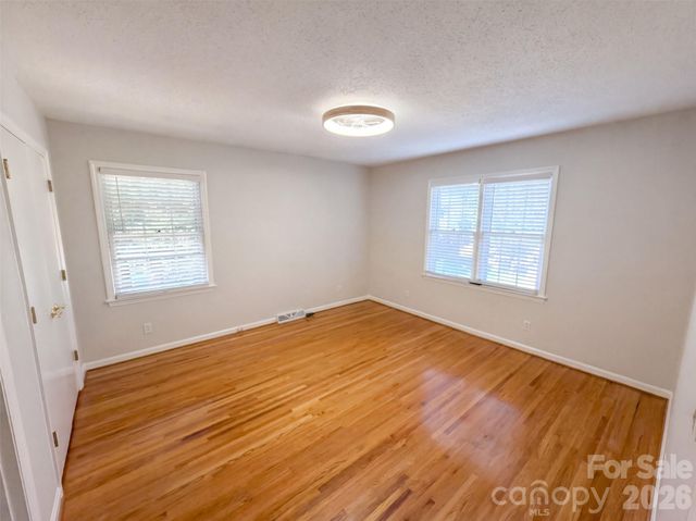 1030 Mclaughlin Drive, Charlotte, NC 28212