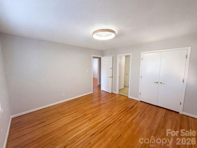 1030 Mclaughlin Drive, Charlotte, NC 28212
