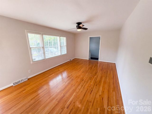 1030 Mclaughlin Drive, Charlotte, NC 28212
