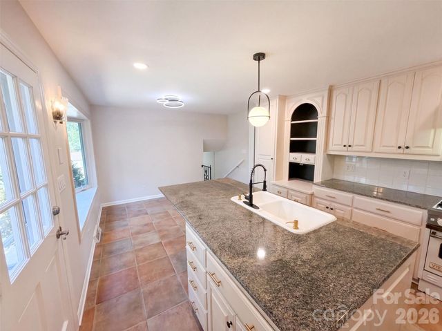 1030 Mclaughlin Drive, Charlotte, NC 28212