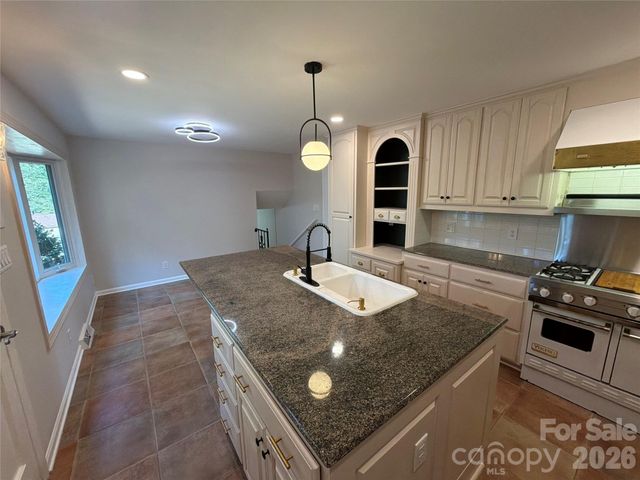 1030 Mclaughlin Drive, Charlotte, NC 28212